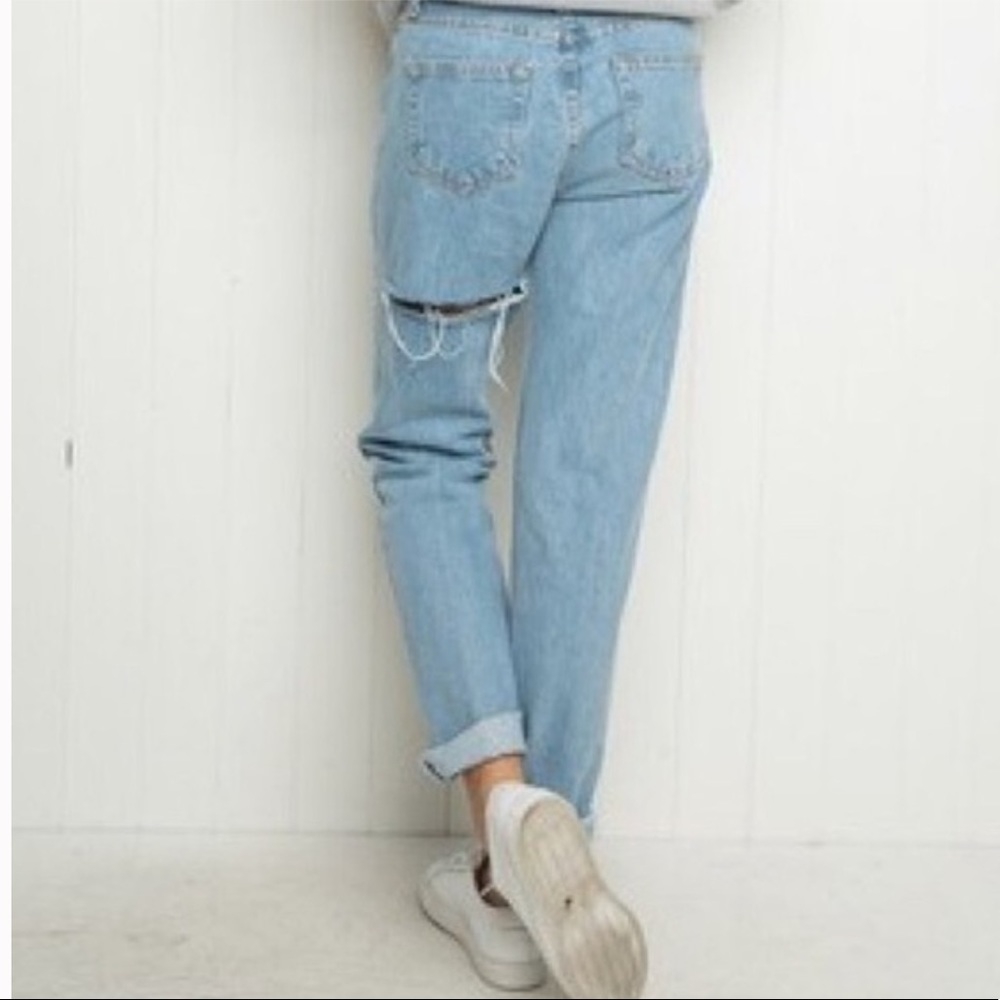 Brandy Melville butt rip boyfriend jeans ✨